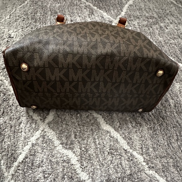 Authentic Michael Kors Handbag with Signature Leather - Picture 3 of 13